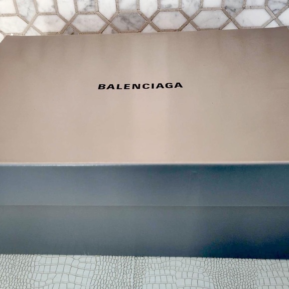 NEW Rare Distressed Look NWT in Box Size 41EU Balenciaga Triple S Triple Black. - Picture 13 of 15